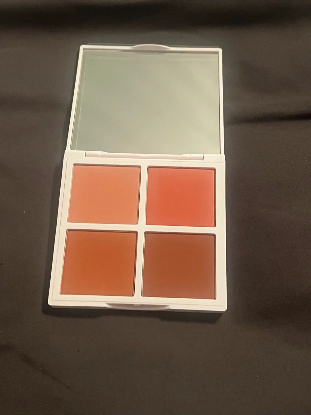 Lithe Pink Blush Compact – Natural Glow - Picture 2 of 3